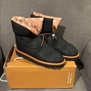 flufie Black and Tan Quilted Boots
